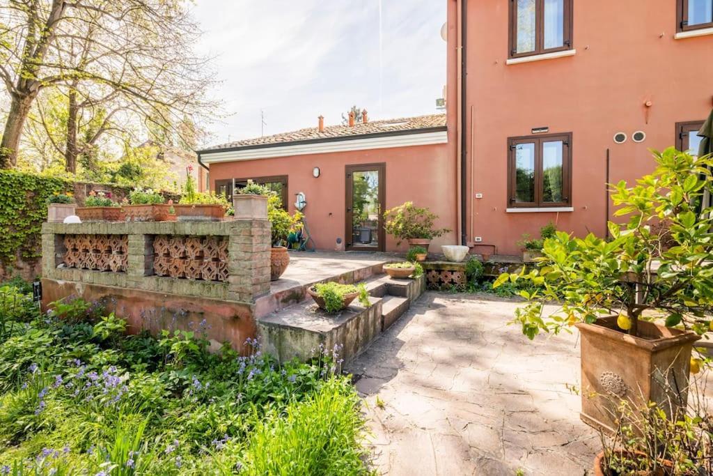 Отель La Casa Di Marina Феррара Экстерьер фото